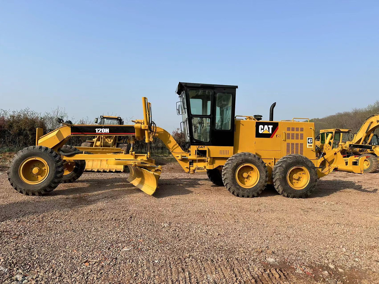 CATERPILLAR 120H motor grader - 平路机:图1 CATERPILLAR 120H motor grader - 平路机:图1