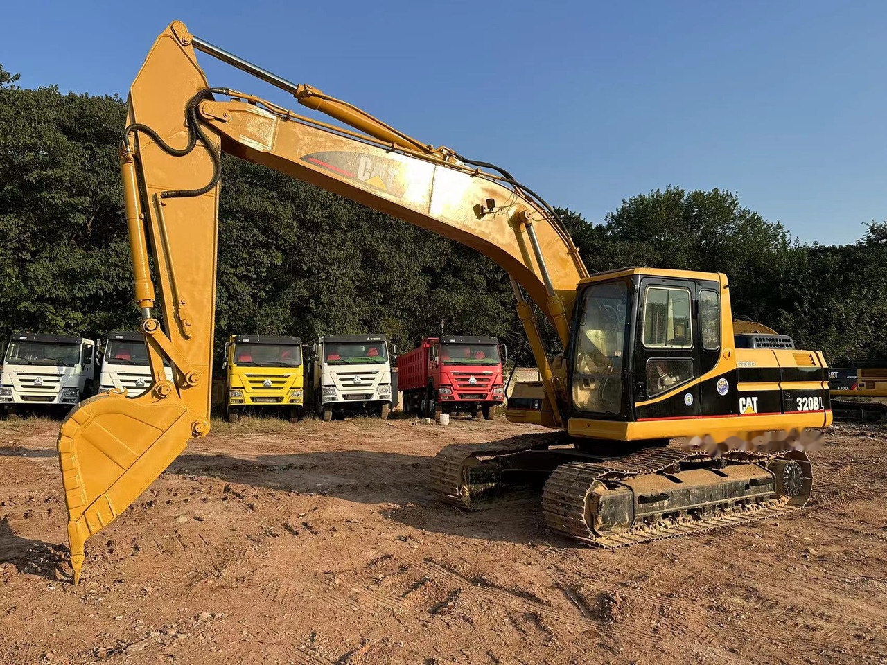 CATERPILLAR 320BL - 履带式挖掘机:图1 CATERPILLAR 320BL - 履带式挖掘机:图1