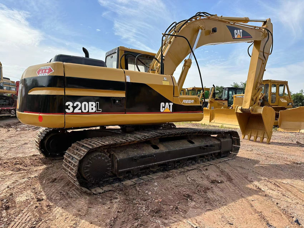 CATERPILLAR 320B - 履带式挖掘机:图1 CATERPILLAR 320B - 履带式挖掘机:图1