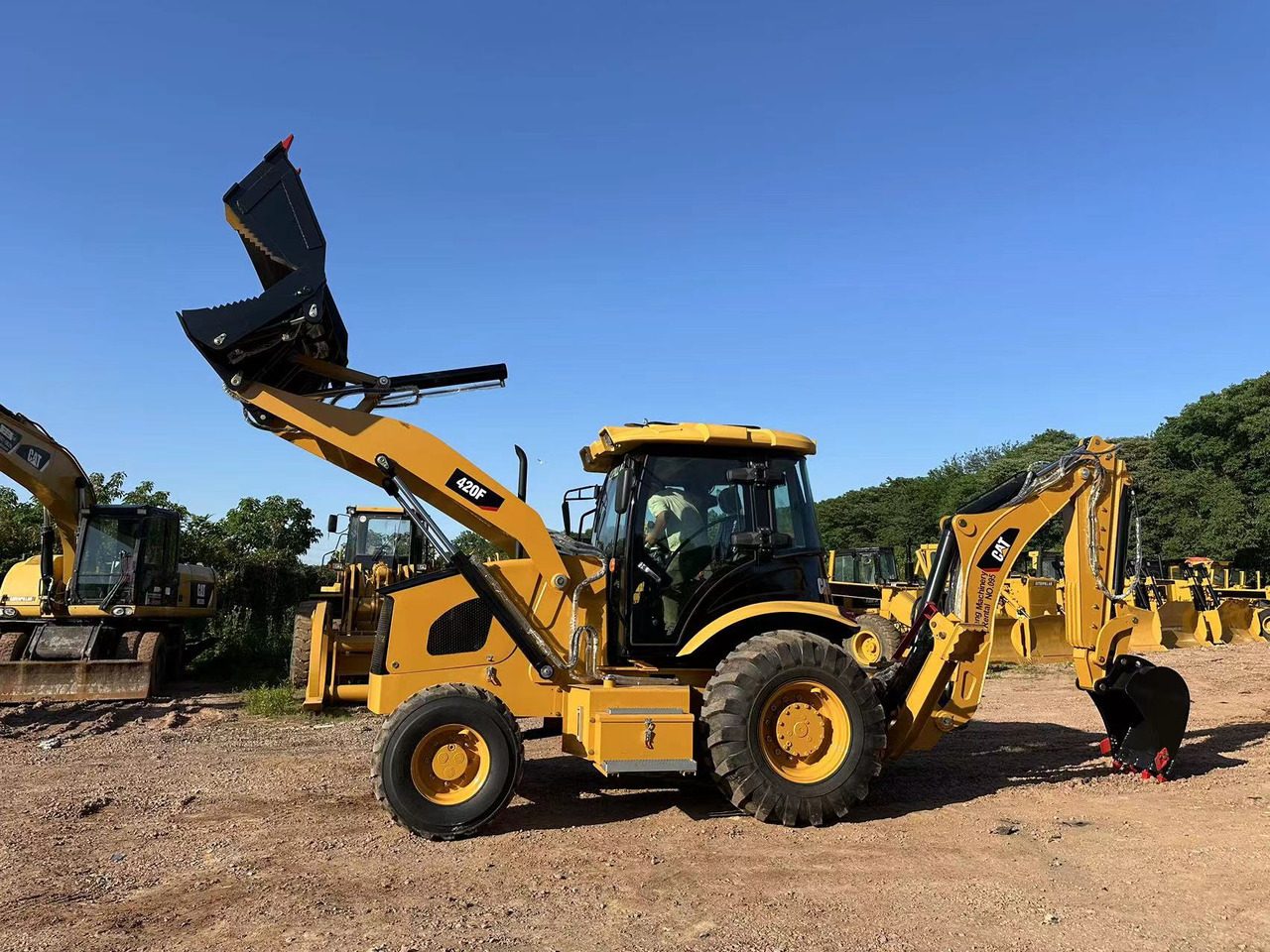 CATERPILLAR 420F2 - 反铲装载机:图1 CATERPILLAR 420F2 - 反铲装载机:图1