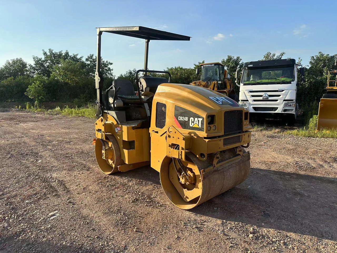 CATERPILLAR CB24B - 碾压机:图1 CATERPILLAR CB24B - 碾压机:图1