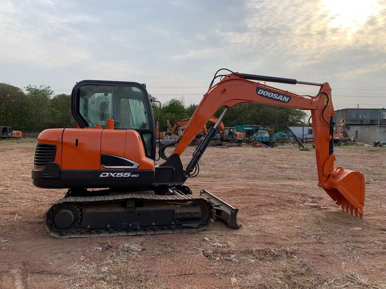 DOOSAN DX55 - 挖掘机:图1 DOOSAN DX55 - 挖掘机:图1
