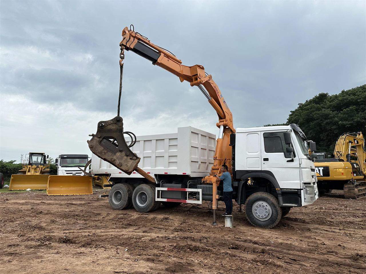 HOWO 371 Mounted Crane Dump truck - 起重车:图1 HOWO 371 Mounted Crane Dump truck - 起重车:图1