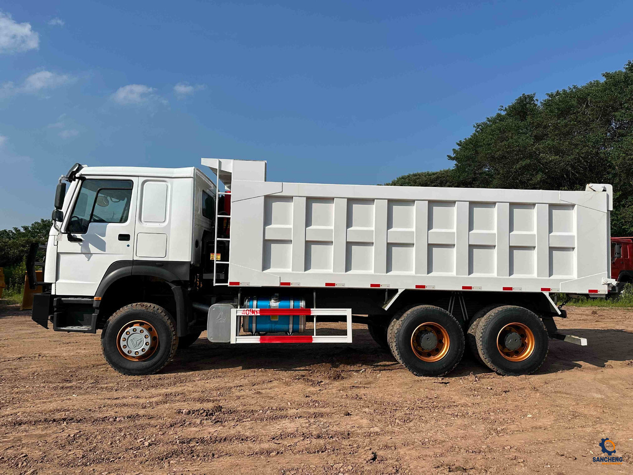 HOWO 400 With Bumper - 翻斗车:图4 HOWO 400 With Bumper - 翻斗车:图4