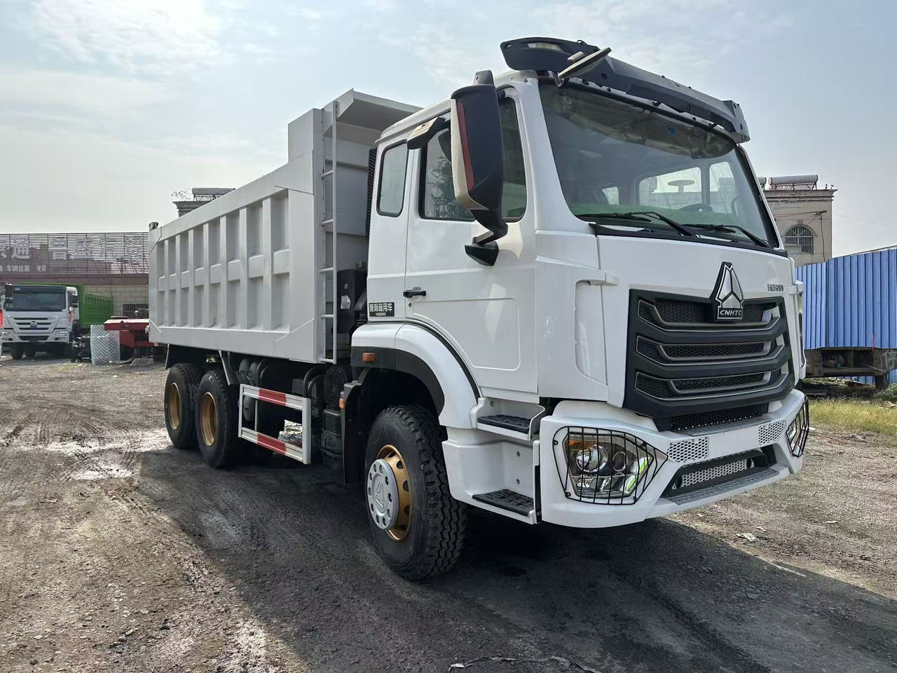 SINOTRUK HOHAN 400hp 6x4 tipper truck - 翻斗车:图1 SINOTRUK HOHAN 400hp 6x4 tipper truck - 翻斗车:图1