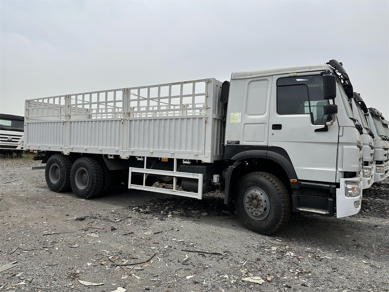 SINOTRUK HOWO 371 Cargo truck - 牲畜运输车:图3 SINOTRUK HOWO 371 Cargo truck - 牲畜运输车:图3