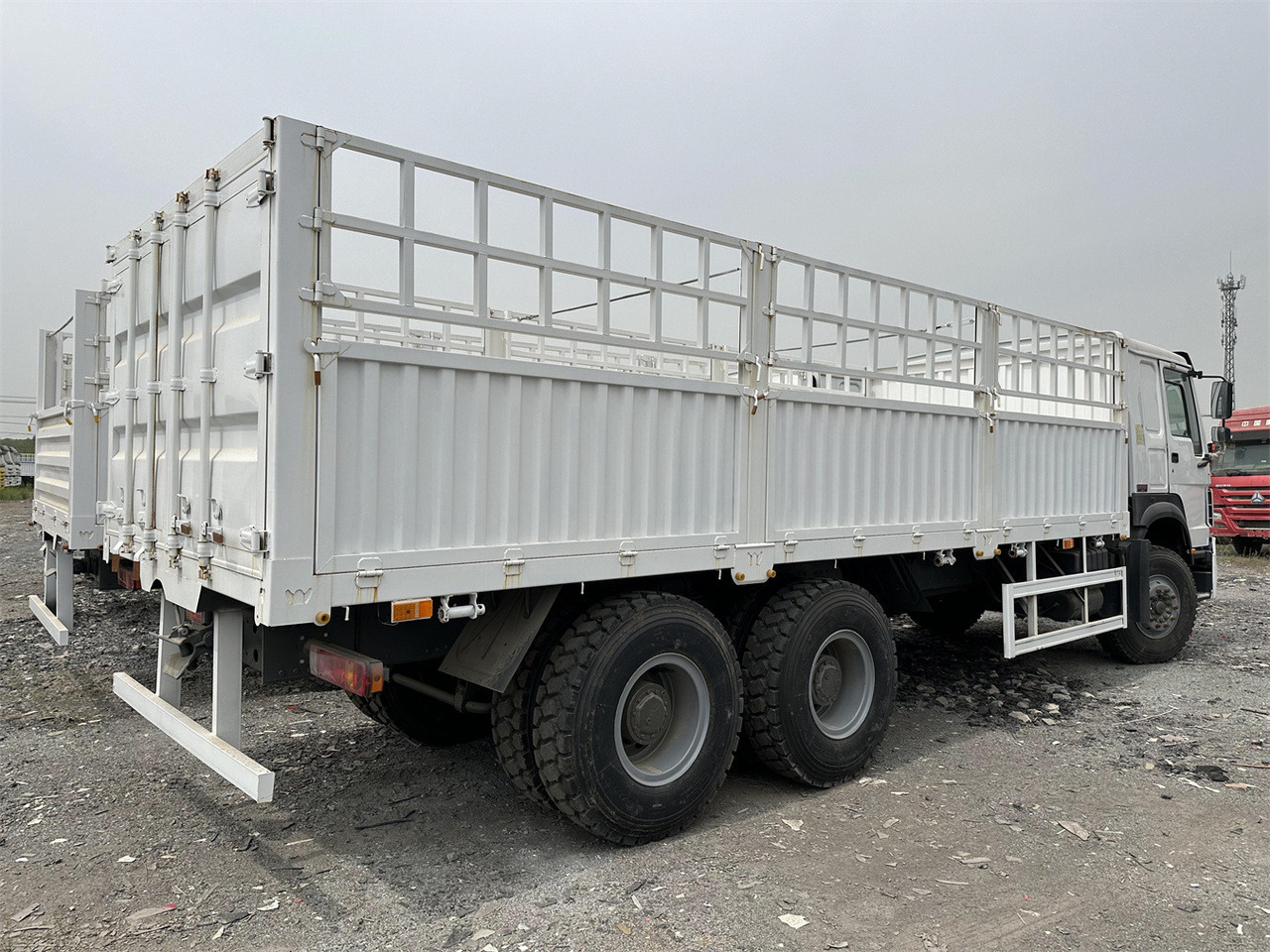 SINOTRUK HOWO 371 Cargo truck - 牲畜运输车:图4 SINOTRUK HOWO 371 Cargo truck - 牲畜运输车:图4