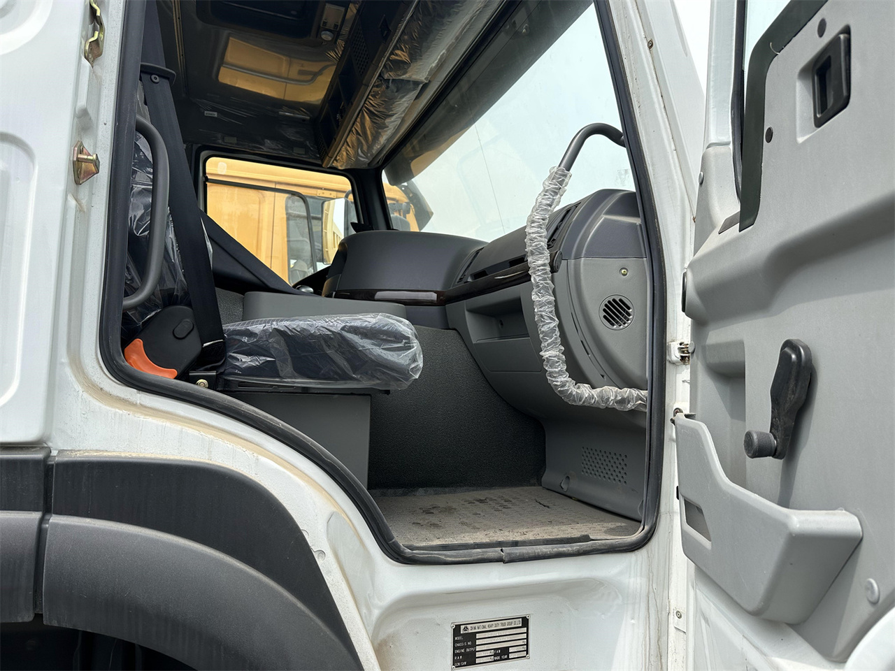 SINOTRUK HOWO 371 Cargo truck 租赁 SINOTRUK HOWO 371 Cargo truck：图9