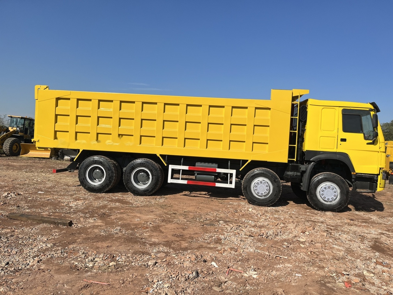 SINOTRUK HOWO 371 Dump Truck 8x4 - 翻斗车:图2 SINOTRUK HOWO 371 Dump Truck 8x4 - 翻斗车:图2