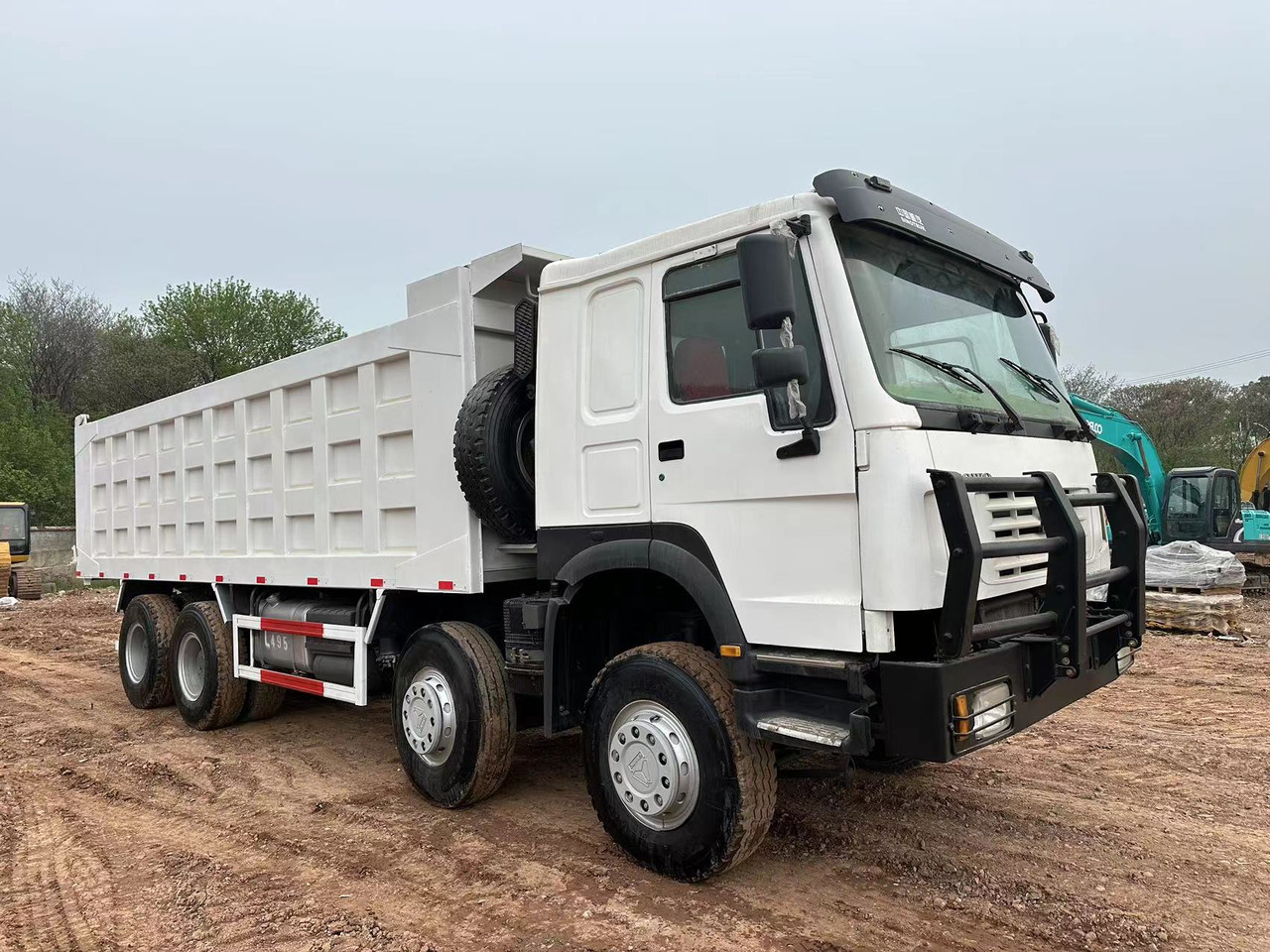 SINOTRUK HOWO 371 with Bumper - 翻斗车:图1 SINOTRUK HOWO 371 with Bumper - 翻斗车:图1
