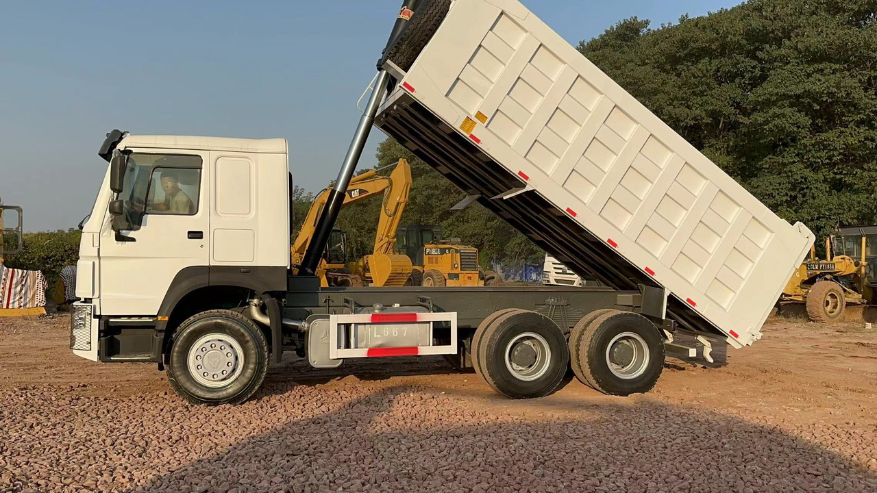 SINOTRUK HOWO 371hp 6x4 - 翻斗车:图5 SINOTRUK HOWO 371hp 6x4 - 翻斗车:图5