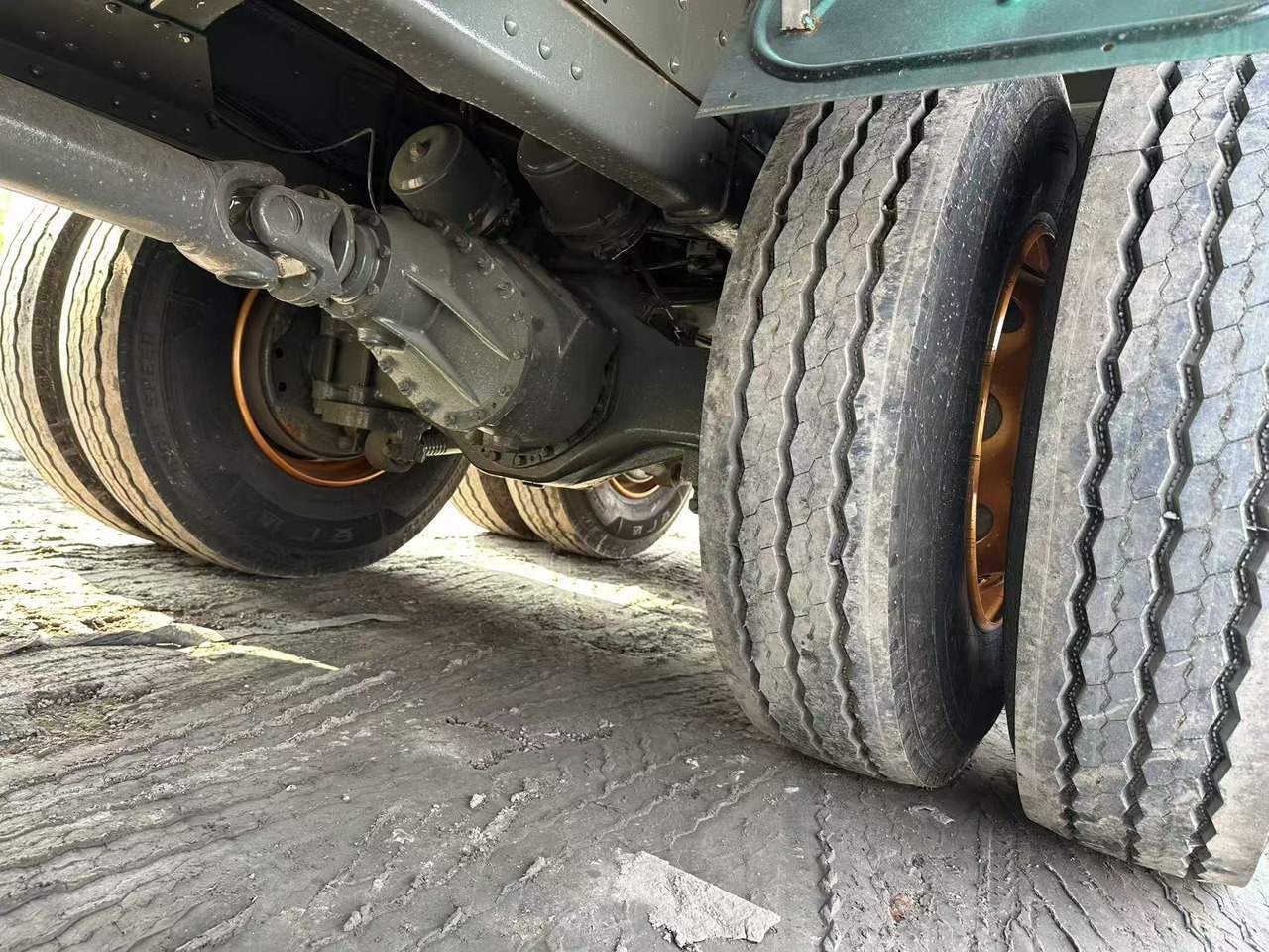 SINOTRUK HOWO 420hp 8x4 fence truck - 栏板式/ 平板卡车:图4 SINOTRUK HOWO 420hp 8x4 fence truck - 栏板式/ 平板卡车:图4