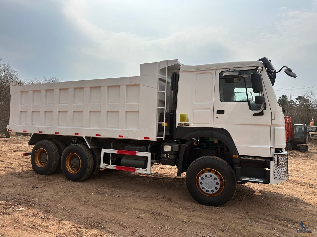 SINOTRUK HOWO Dump truck 371hp 6x4 - 翻斗车:图3 SINOTRUK HOWO Dump truck 371hp 6x4 - 翻斗车:图3