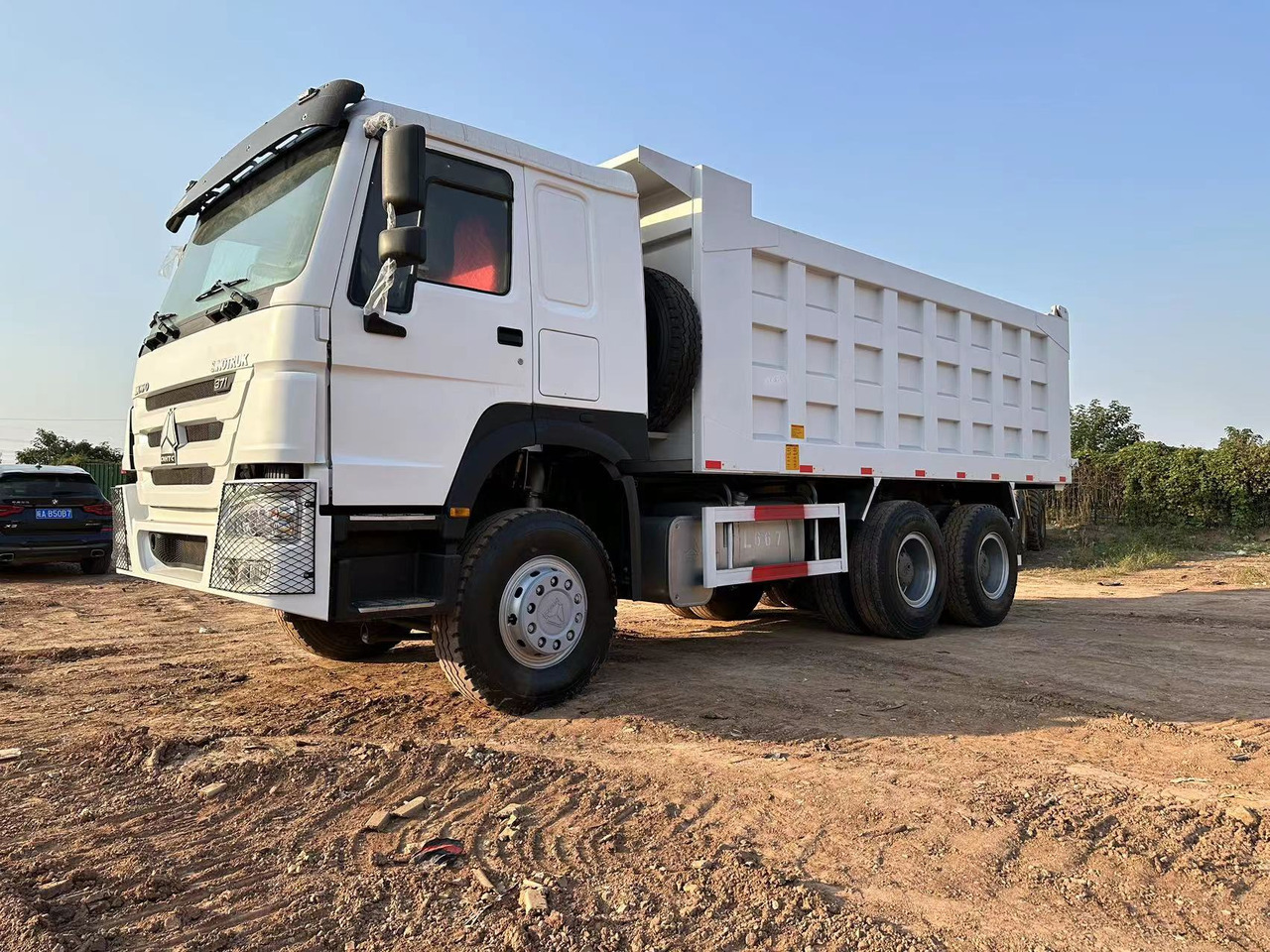 SINOTRUK HOWO HOWO 371 6x4 - 翻斗车:图3 SINOTRUK HOWO HOWO 371 6x4 - 翻斗车:图3