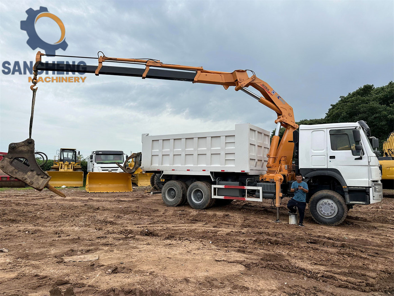 SINOTRUK Howo 371hp 6x4 crane truck - 起重车:图5 SINOTRUK Howo 371hp 6x4 crane truck - 起重车:图5