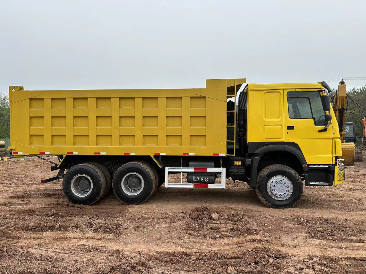 SINOTRUK Howo Dump truck 371 - 翻斗车:图1 SINOTRUK Howo Dump truck 371 - 翻斗车:图1