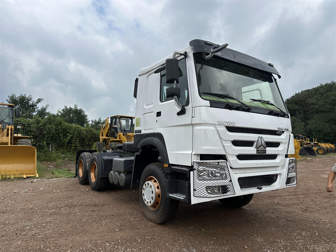 牵引车 SINOTRUK Howo tractor unit 420hp：图1