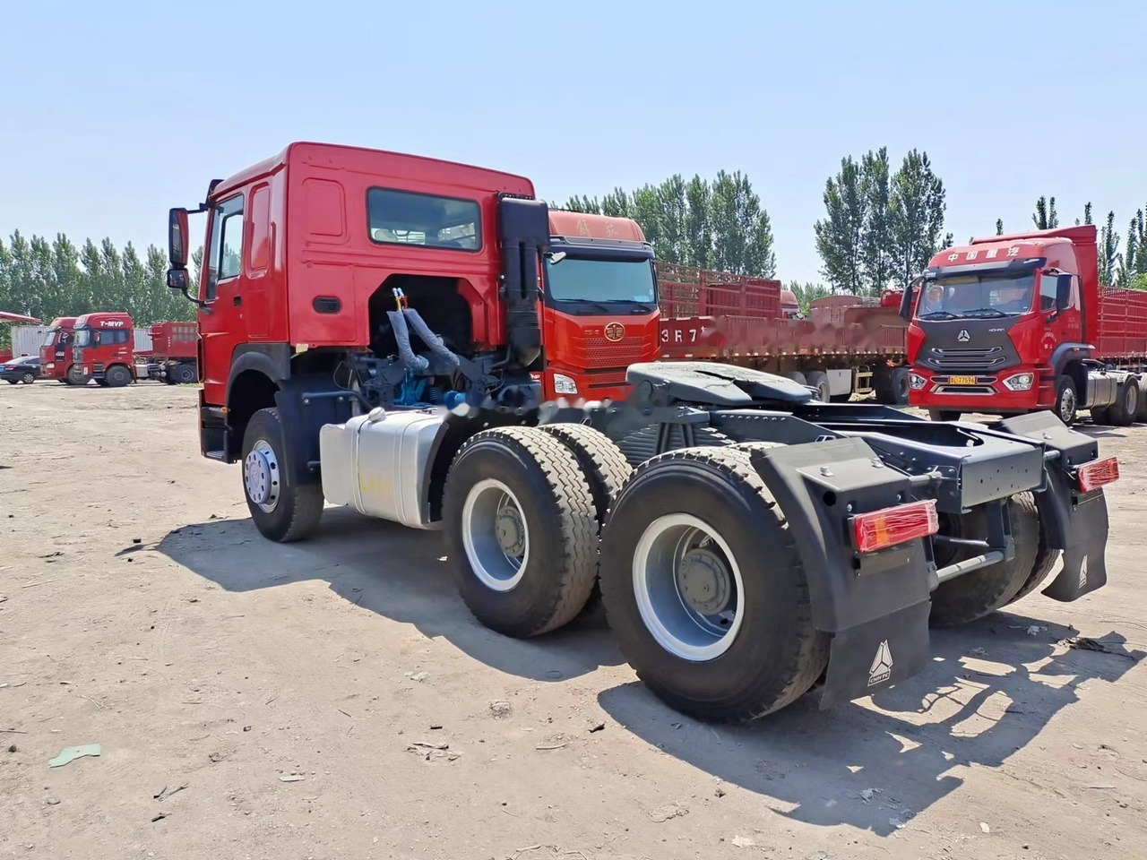 SINOTRUK Howo tractor unit 420hp - 牵引车:图3 SINOTRUK Howo tractor unit 420hp - 牵引车:图3