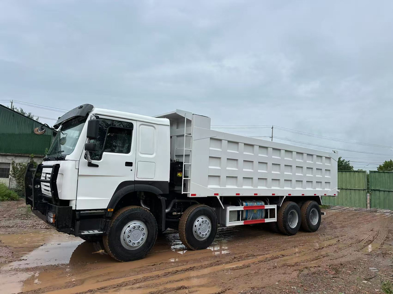 Sinotruk HOWO 371hp 8x4 tipper truck - 翻斗车:图4 Sinotruk HOWO 371hp 8x4 tipper truck - 翻斗车:图4