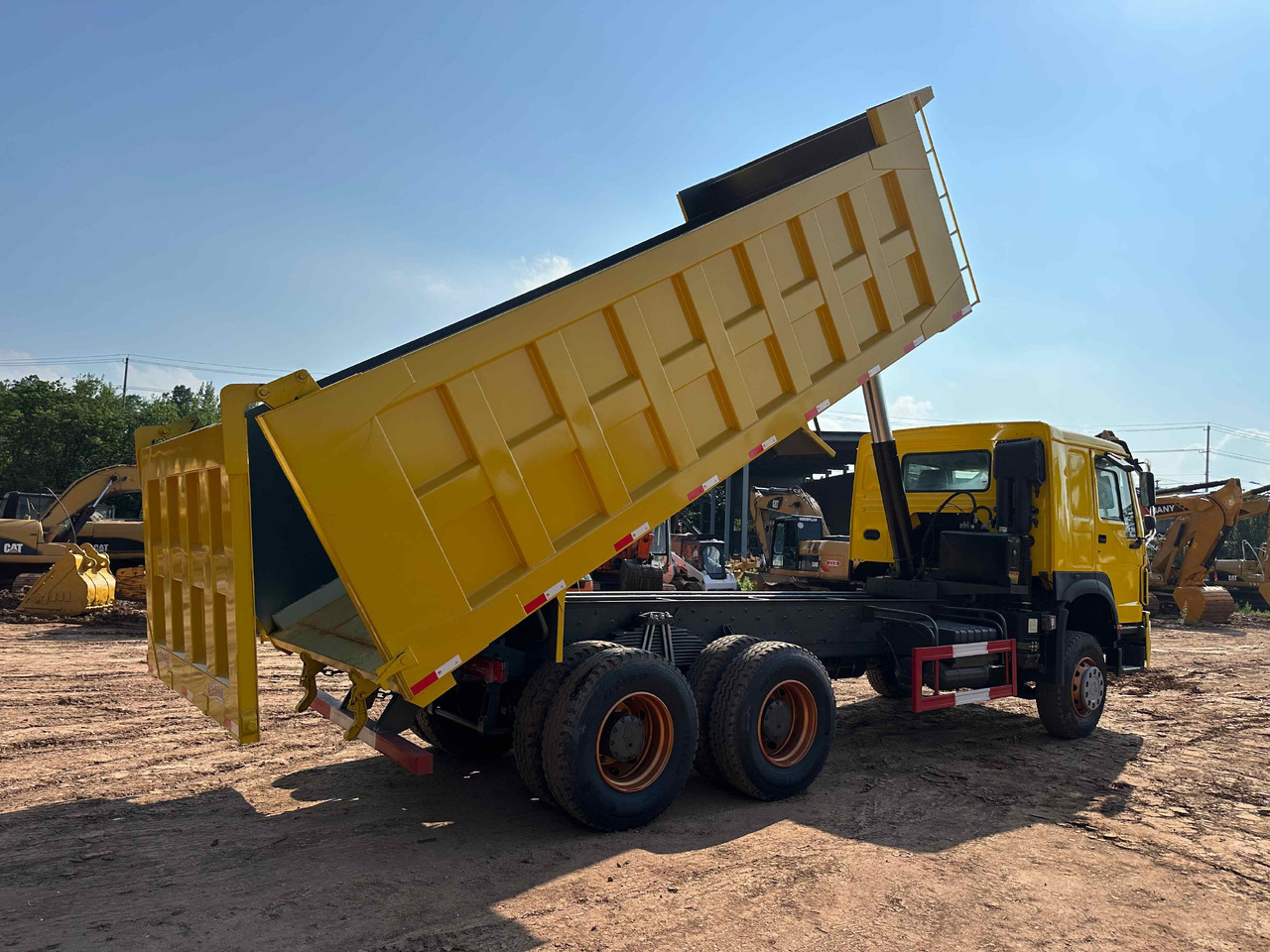 Sinotruk HOWO 400hp 6X4 - 翻斗车:图3 Sinotruk HOWO 400hp 6X4 - 翻斗车:图3