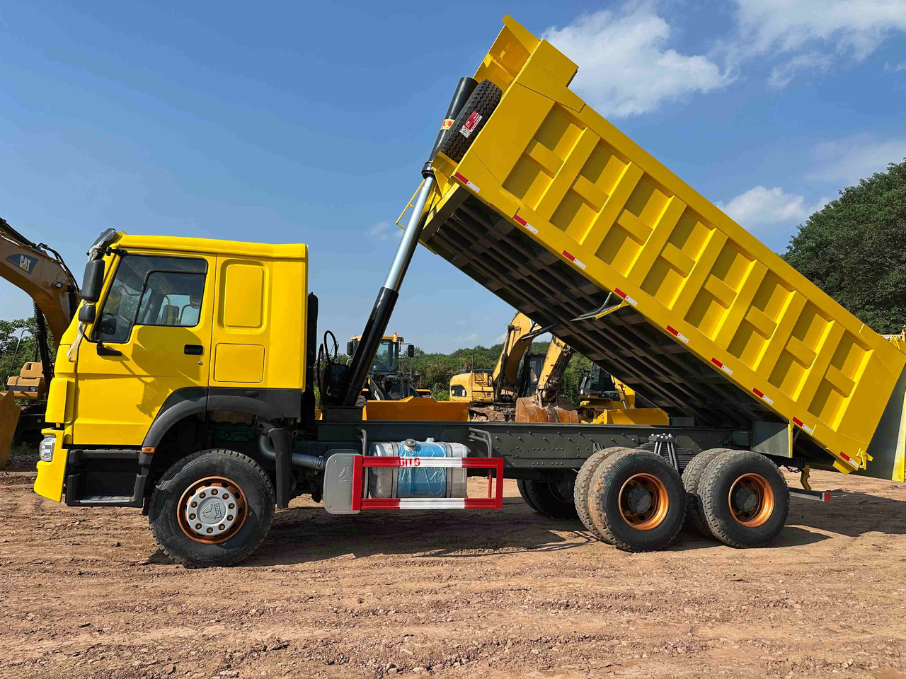 Sinotruk HOWO 400hp 6X4 - 翻斗车:图2 Sinotruk HOWO 400hp 6X4 - 翻斗车:图2