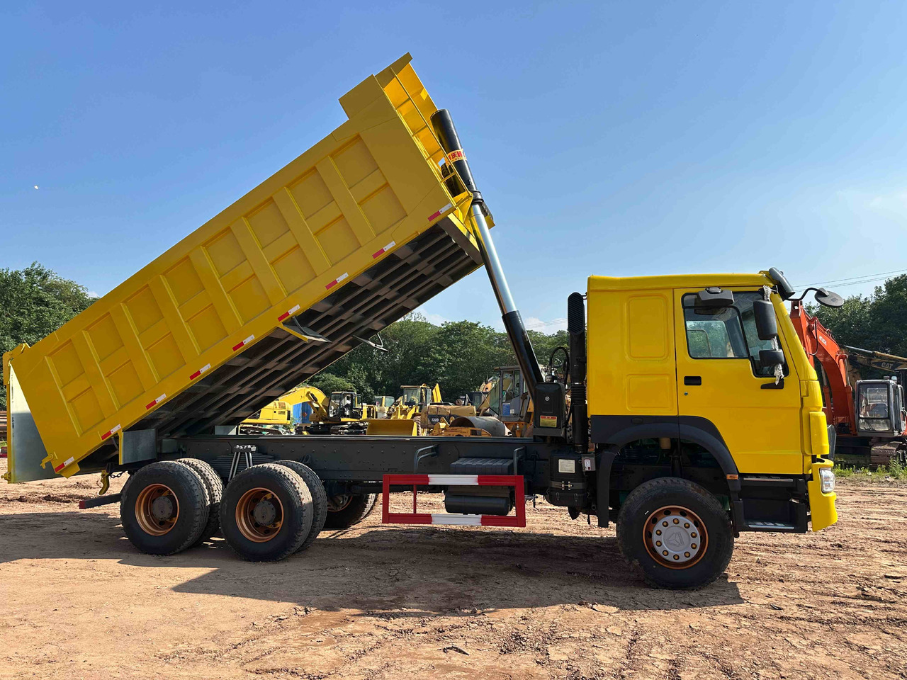 Sinotruk HOWO 400hp 6X4 - 翻斗车:图4 Sinotruk HOWO 400hp 6X4 - 翻斗车:图4