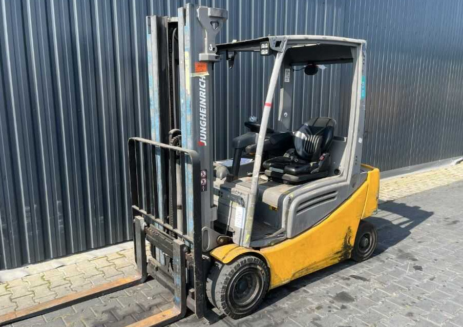 Jungheinrich EFG320 - 电动叉车:图1 Jungheinrich EFG320 - 电动叉车:图1