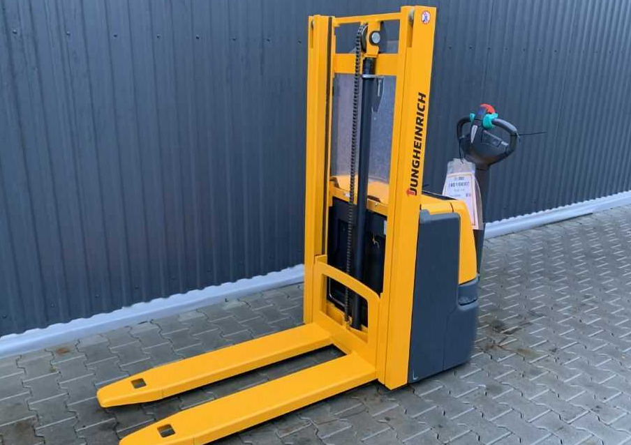 Jungheinrich EJC110 - 堆垛机:图1 Jungheinrich EJC110 - 堆垛机:图1