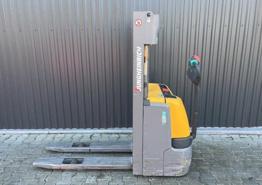 Jungheinrich EJC112 - 堆垛机:图2 Jungheinrich EJC112 - 堆垛机:图2