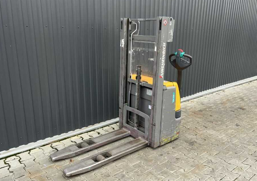 Jungheinrich EJC112 - 堆垛机:图1 Jungheinrich EJC112 - 堆垛机:图1