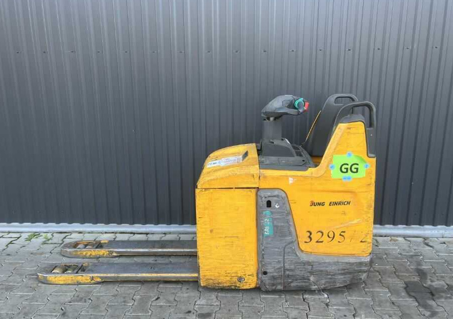 Jungheinrich ERE120 - 码垛车:图2 Jungheinrich ERE120 - 码垛车:图2