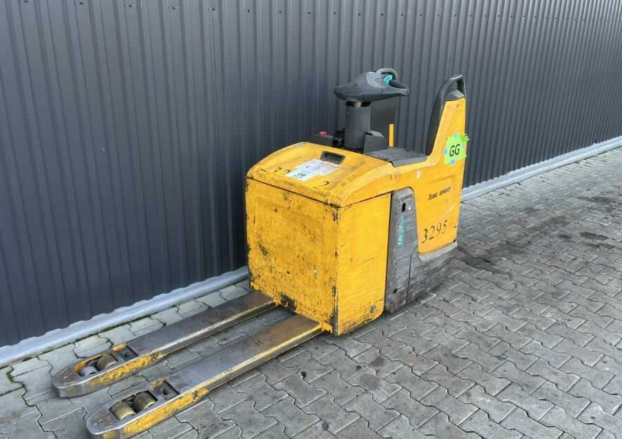 Jungheinrich ERE120 - 码垛车:图1 Jungheinrich ERE120 - 码垛车:图1