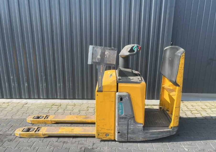 Jungheinrich ERE120 - 码垛车:图2 Jungheinrich ERE120 - 码垛车:图2