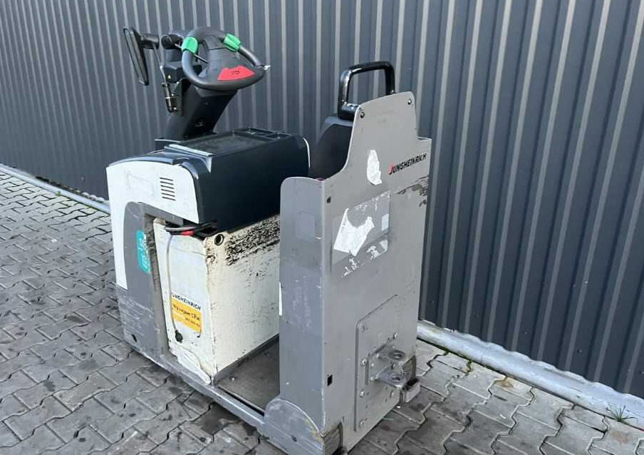 Jungheinrich EZS130 - 牵引车站:图3 Jungheinrich EZS130 - 牵引车站:图3