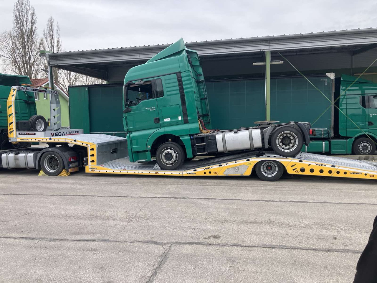 1 AXLE ARLA TRUCK CARRIER - 自动转运半拖车:图2 1 AXLE ARLA TRUCK CARRIER - 自动转运半拖车:图2