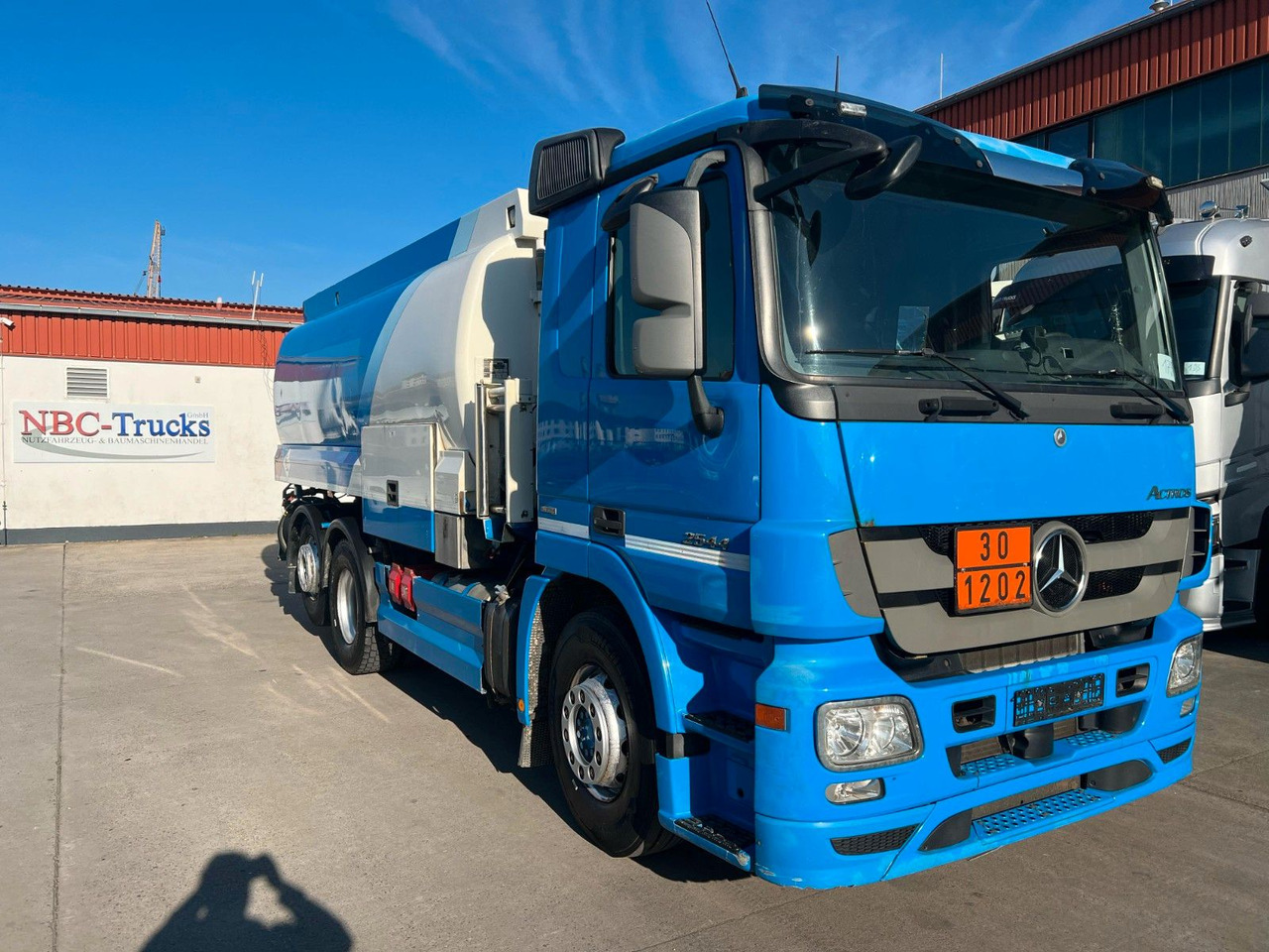 Mercedes-Benz ACTROS 2544 * 3 KAMMER * OBEN/UNTEN * LIFT * - 罐车:图3 Mercedes-Benz ACTROS 2544 * 3 KAMMER * OBEN/UNTEN * LIFT * - 罐车:图3