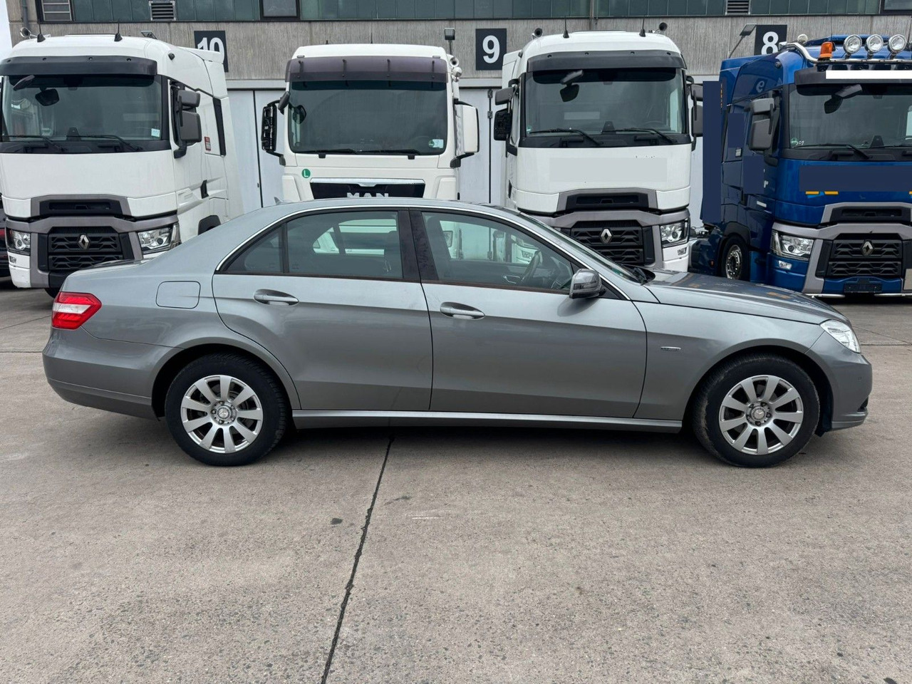 Mercedes-Benz E 200 CGI * PDC VORNE UND HINTEN * 2. HAND * - 轿车:图4 Mercedes-Benz E 200 CGI * PDC VORNE UND HINTEN * 2. HAND * - 轿车:图4