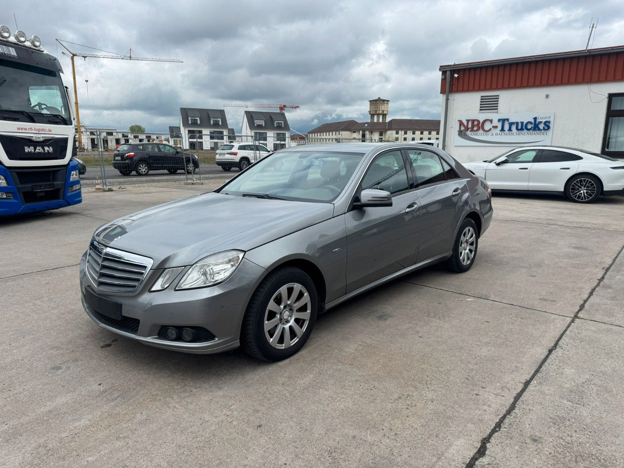 Mercedes-Benz E 200 CGI * PDC VORNE UND HINTEN * 2. HAND * - 轿车:图3 Mercedes-Benz E 200 CGI * PDC VORNE UND HINTEN * 2. HAND * - 轿车:图3