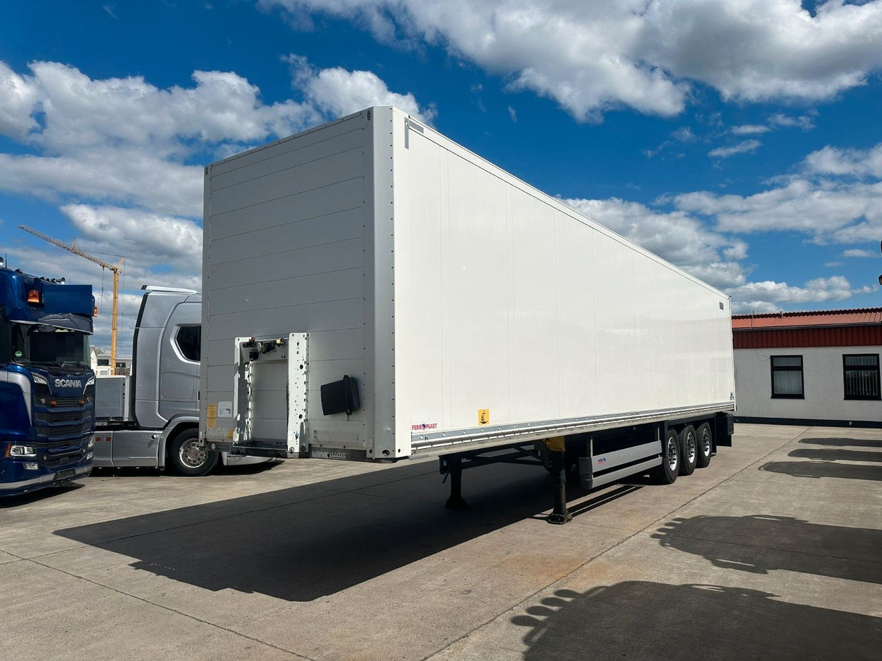 Schmitz Cargobull SCB*S3B * LIFTACHSE * DOPPELSTOCK * KOFFER * - 封闭厢式半拖车:图1 Schmitz Cargobull SCB*S3B * LIFTACHSE * DOPPELSTOCK * KOFFER * - 封闭厢式半拖车:图1