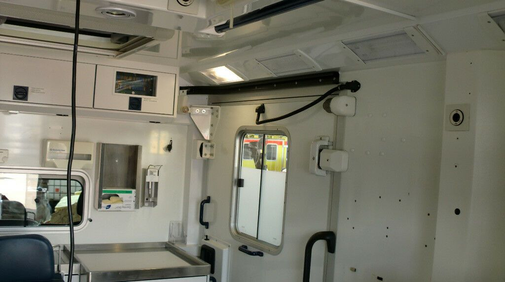 Mercedes-Benz Sprinter 516 CDI 4x4 WAS Koffer // Garantie // Mercedes-Benz Sprinter 516 CDI 4x4 WAS Koffer // Garantie // - 救护车:图4 Mercedes-Benz Sprinter 516 CDI 4x4 WAS Koffer // Garantie // Mercedes-Benz Sprinter 516 CDI 4x4 WAS Koffer // Garantie // - 救护车:图4