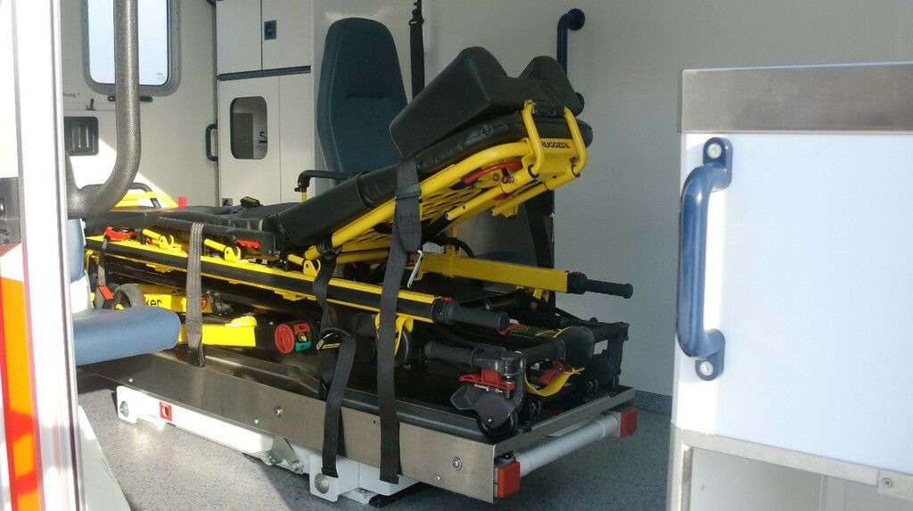 Mercedes-Benz Sprinter 516 CDI 4x4 WAS Koffer // Garantie // Mercedes-Benz Sprinter 516 CDI 4x4 WAS Koffer // Garantie // - 救护车:图5 Mercedes-Benz Sprinter 516 CDI 4x4 WAS Koffer // Garantie // Mercedes-Benz Sprinter 516 CDI 4x4 WAS Koffer // Garantie // - 救护车:图5