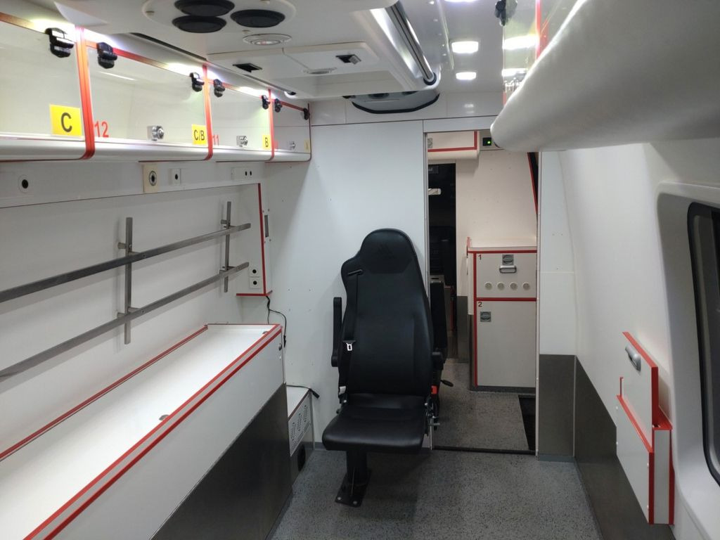 救护车 Mercedes-Benz Sprinter ITW RTW 519  2x on Stock：图7