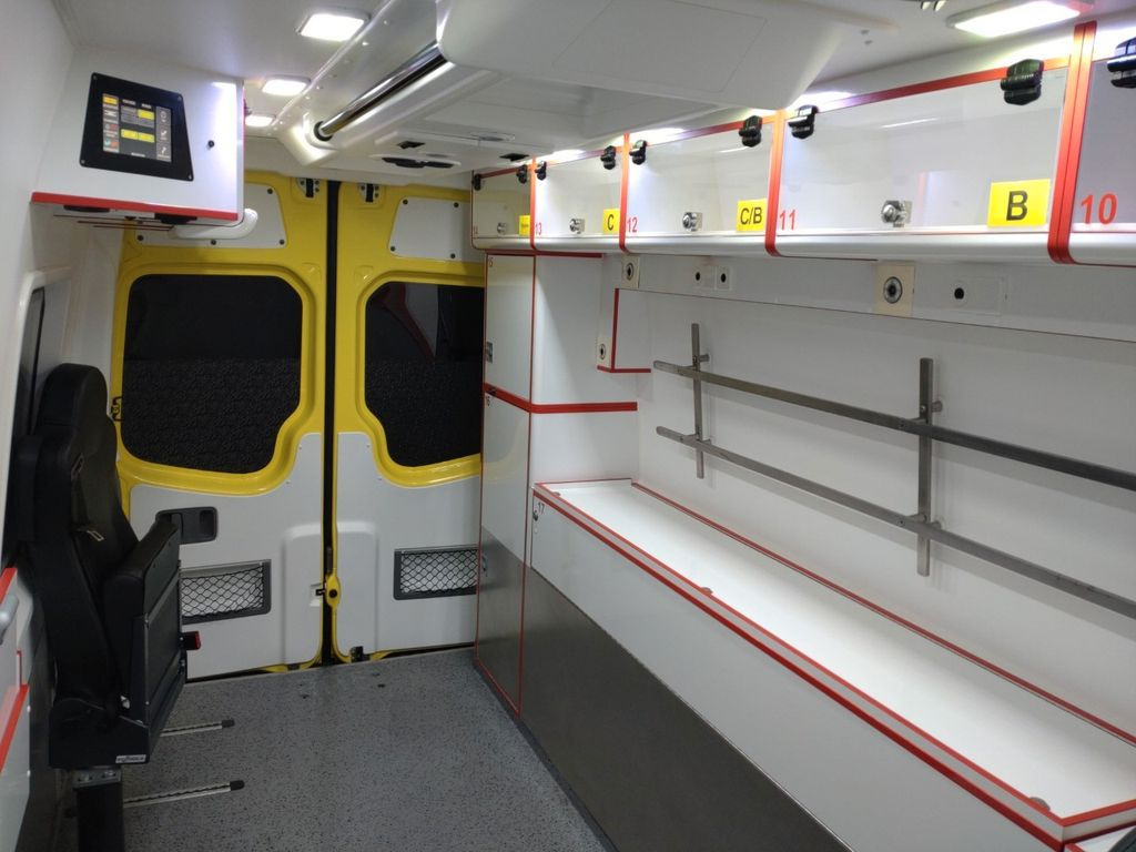 救护车 Mercedes-Benz Sprinter ITW RTW 519  2x on Stock：图6
