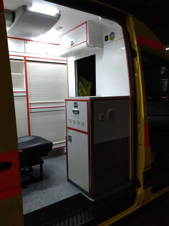 救护车 Mercedes-Benz Sprinter ITW RTW 519  2x on Stock：图9