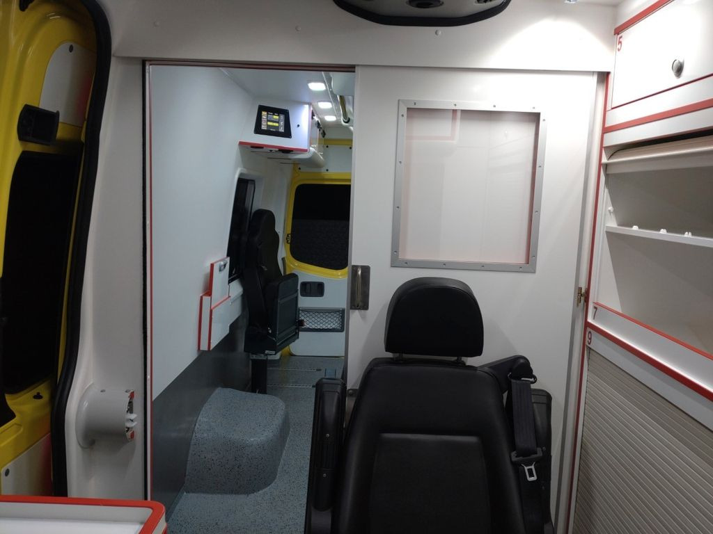 救护车 Mercedes-Benz Sprinter ITW RTW 519  2x on Stock：图8