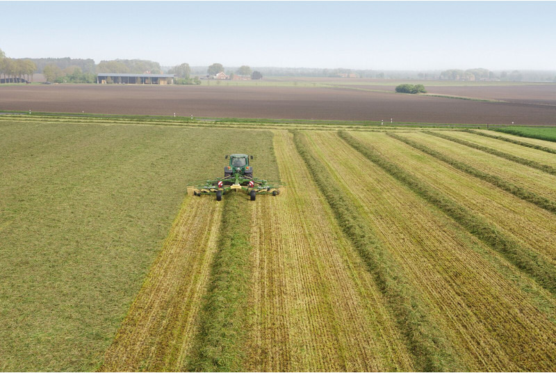 Krone Middenaflegharken met twee elementen - 翻草机/ 搂草机:图4 Krone Middenaflegharken met twee elementen - 翻草机/ 搂草机:图4