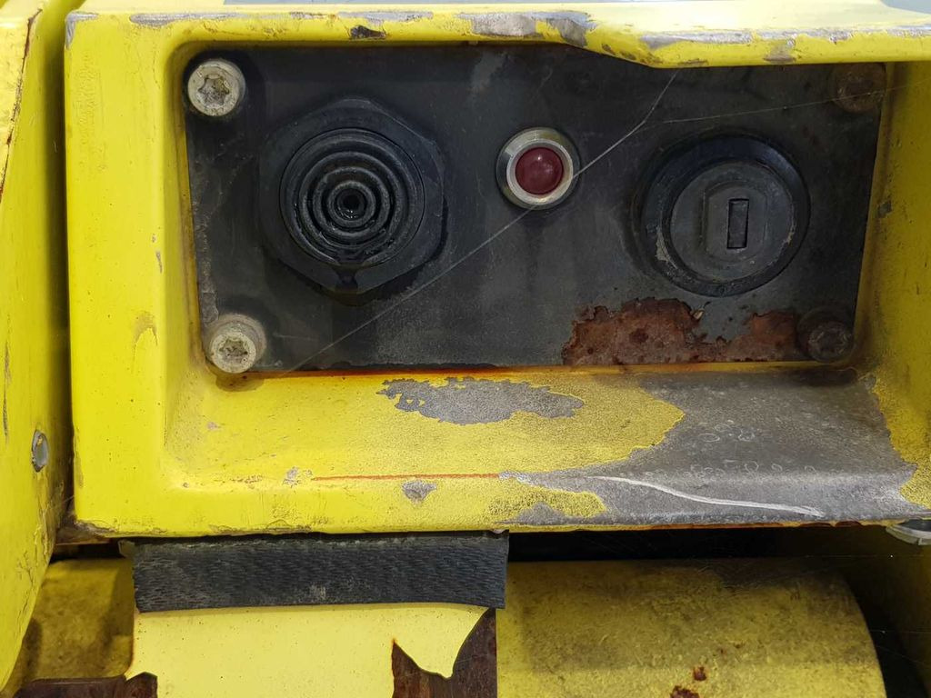 振动板 Ammann APH 6530 Rüttelplatte / 539kg / 2018 / Diesel Ammann APH 6530 Rüttelplatte / 539kg / 2018 / Diesel:图8 振动板 Ammann APH 6530 Rüttelplatte / 539kg / 2018 / Diesel Ammann APH 6530 Rüttelplatte / 539kg / 2018 / Diesel:图8