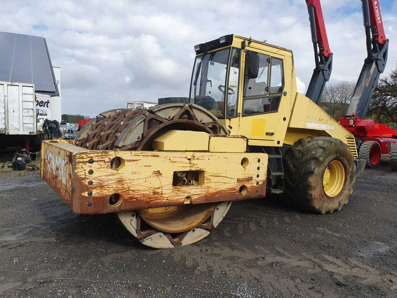 BOMAG BW 225 D-3 / 2001 / nur 3.824h! / Variocontrol - 压实机:图1 BOMAG BW 225 D-3 / 2001 / nur 3.824h! / Variocontrol - 压实机:图1