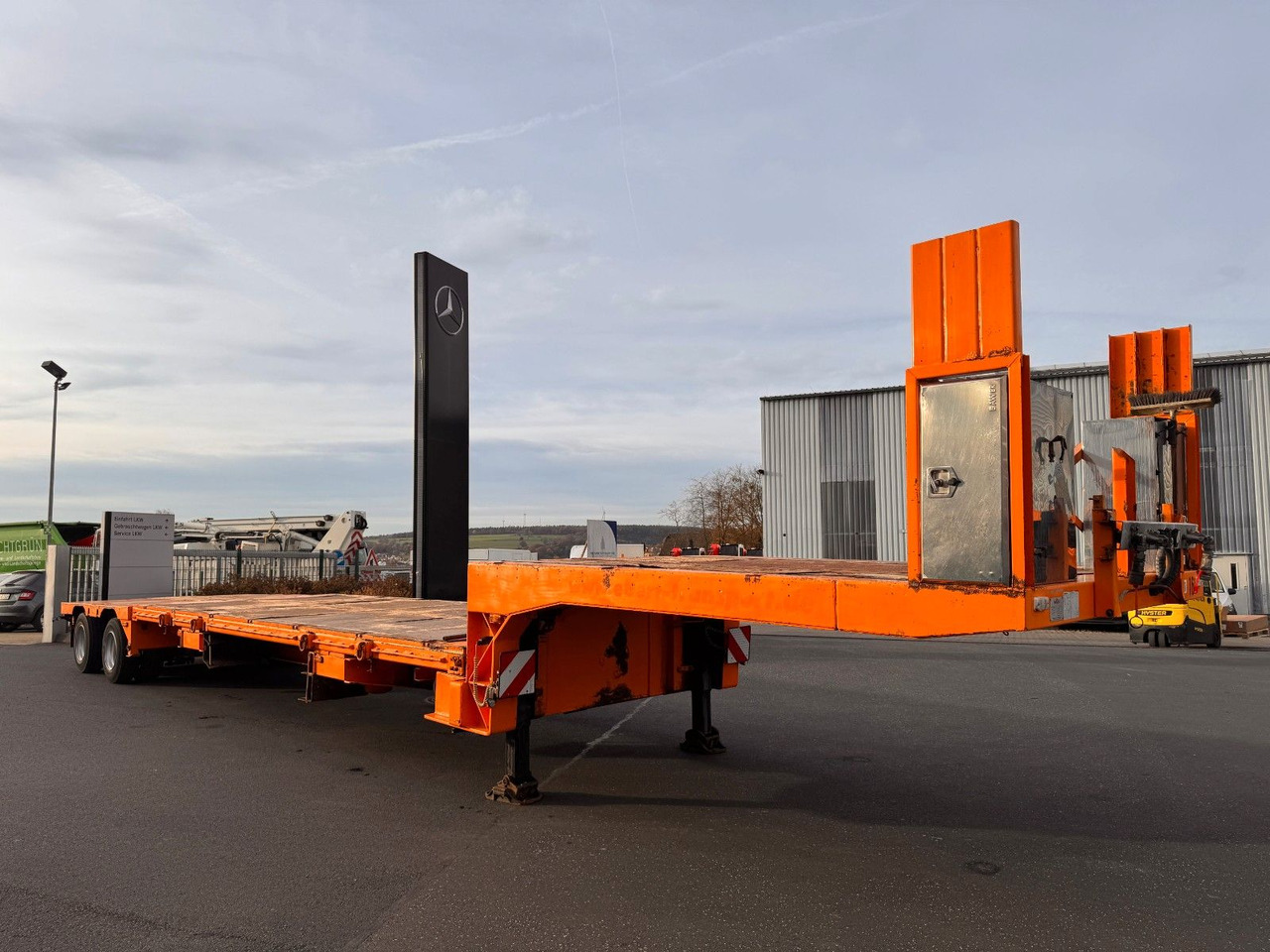 Dinkel DSAFA 36000 Schräglader/Tieflader 2x Lenkachse - 低装载半拖车:图3 Dinkel DSAFA 36000 Schräglader/Tieflader 2x Lenkachse - 低装载半拖车:图3