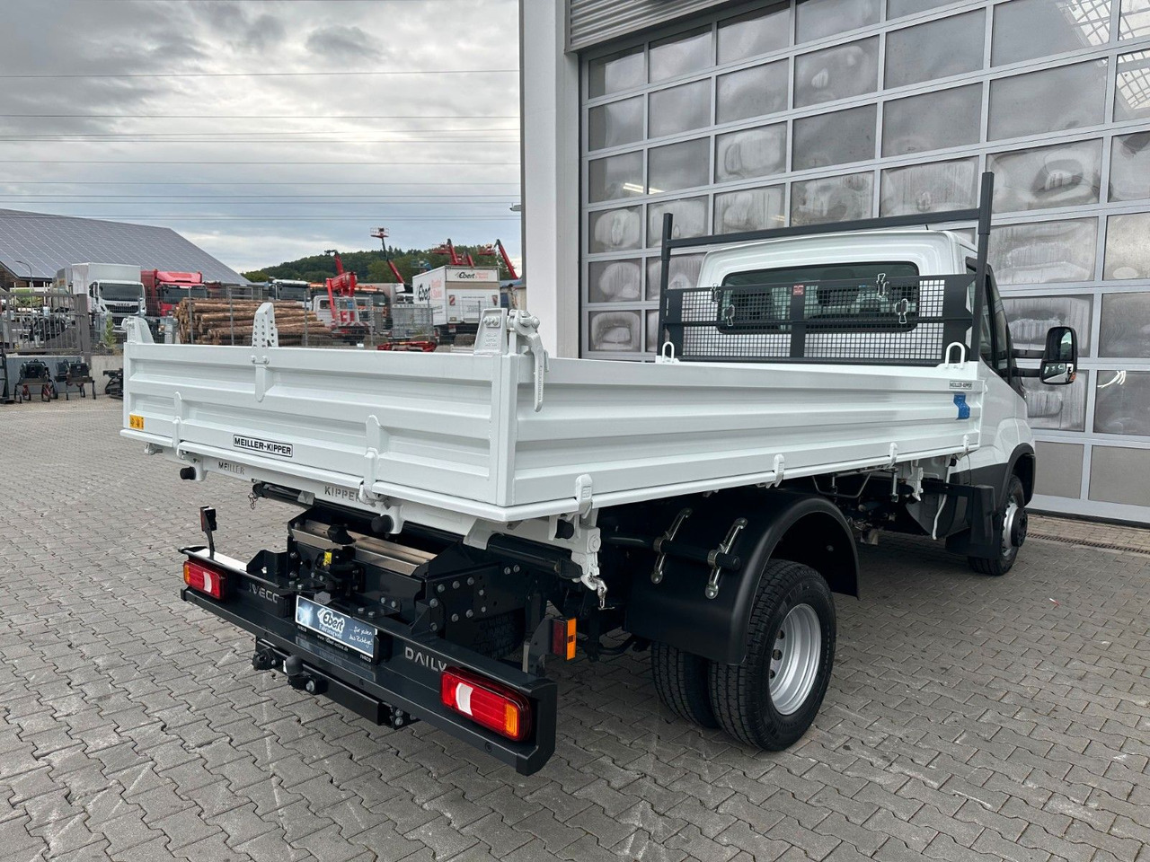 Iveco 70C18H 3-S.-Kipper Meiller *R3.450mm*2xAHK* - 翻斗货车:图5 Iveco 70C18H 3-S.-Kipper Meiller *R3.450mm*2xAHK* - 翻斗货车:图5
